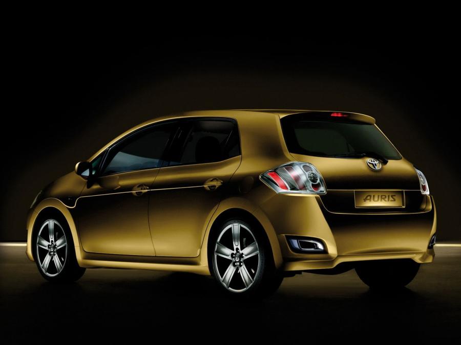  Toyota Auris Space Concept 2006 года  (фото 3 из 6)